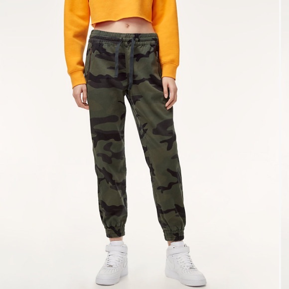 Aritzia Pants - Aritzia TNA alix camo pants size XS